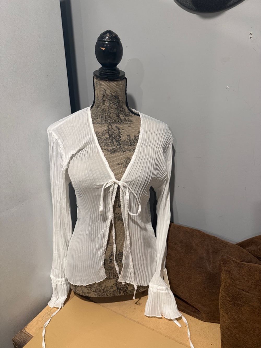 Commense White Ribbed Tie-Front Top